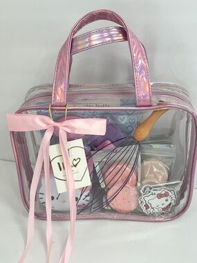 Hello Kitty On the Go Compact Mirror & Bath / Cosmo Kit Shades of Pink & Purple